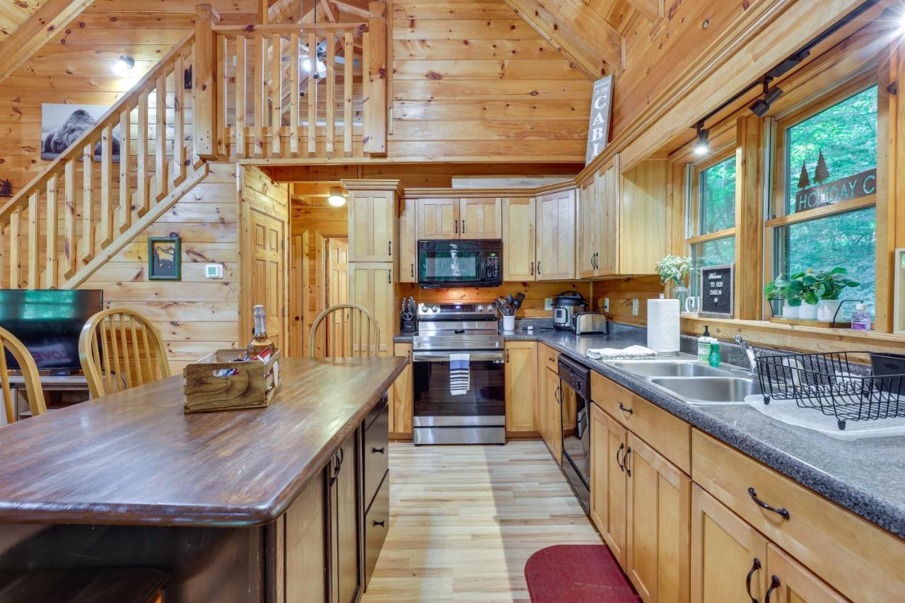 Riverfront Ellijay Cabin With Deck And Pool Access! Exterior foto