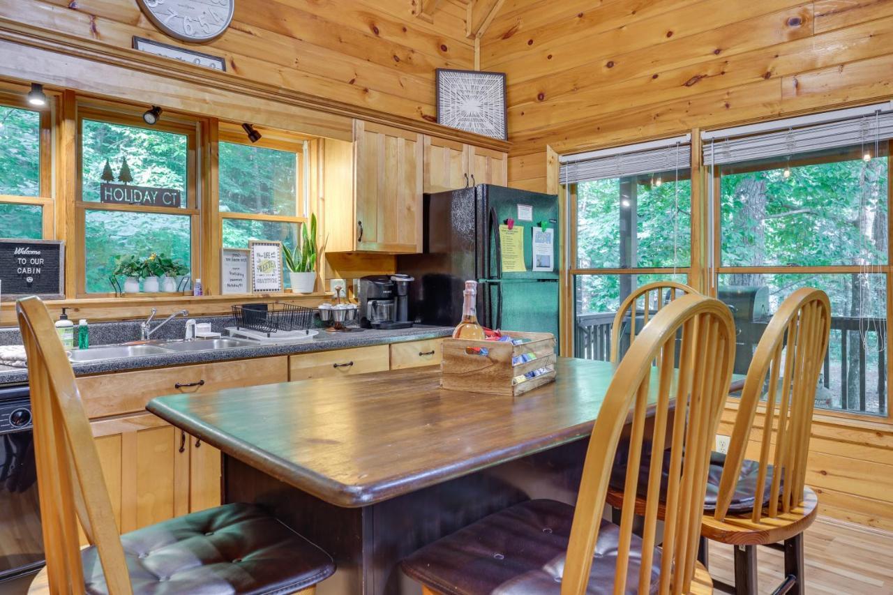 Riverfront Ellijay Cabin With Deck And Pool Access! Exterior foto
