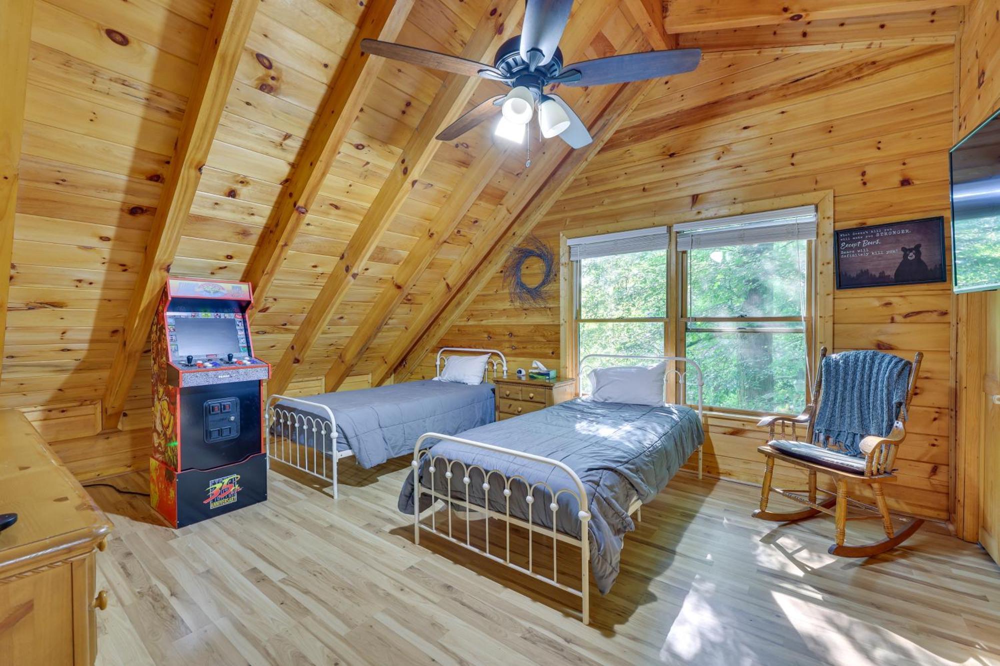 Riverfront Ellijay Cabin With Deck And Pool Access! Exterior foto