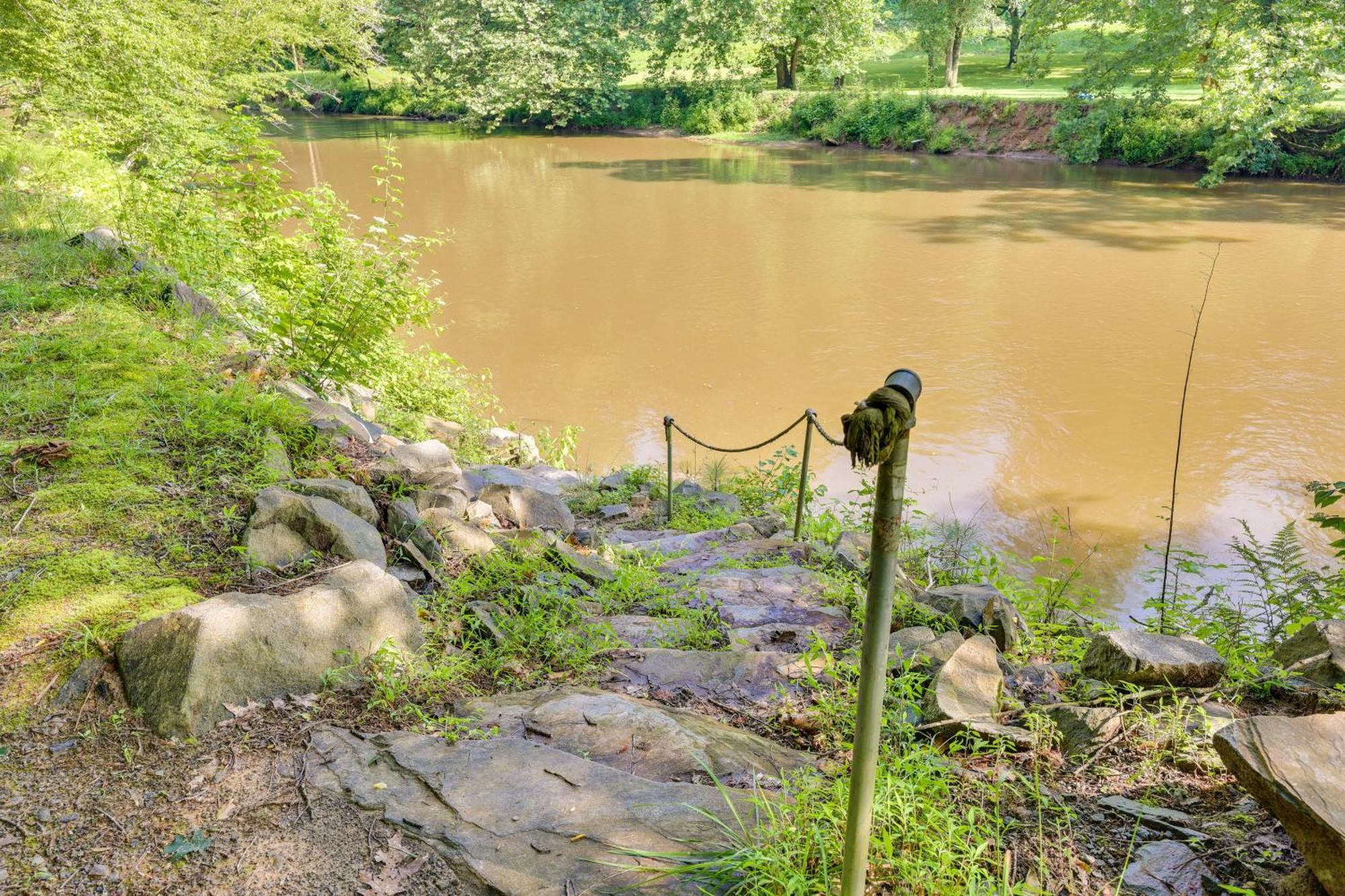 Riverfront Ellijay Cabin With Deck And Pool Access! Exterior foto
