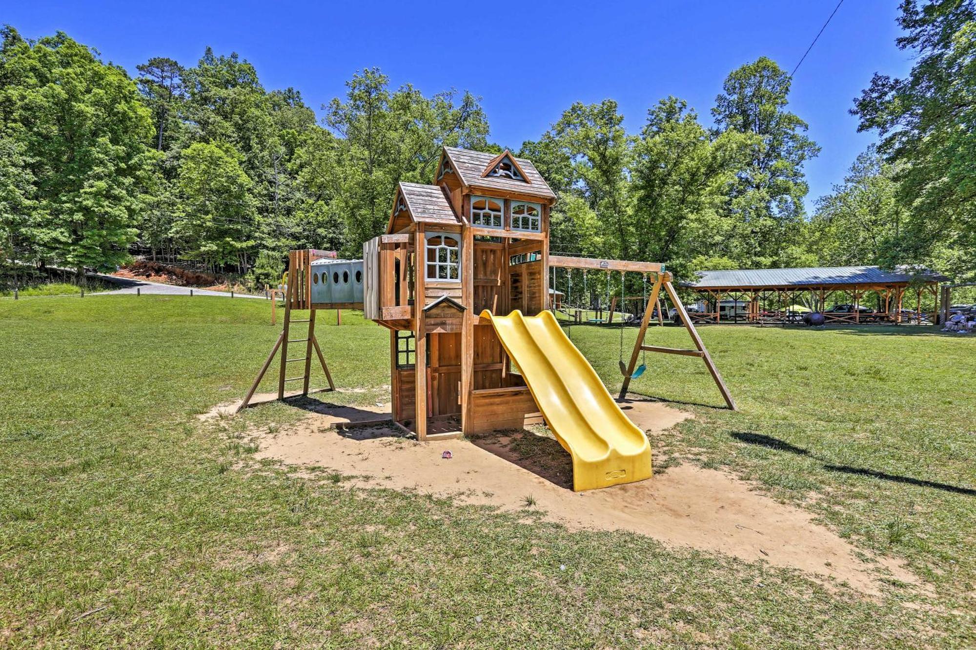 Riverfront Ellijay Cabin With Deck And Pool Access! Exterior foto